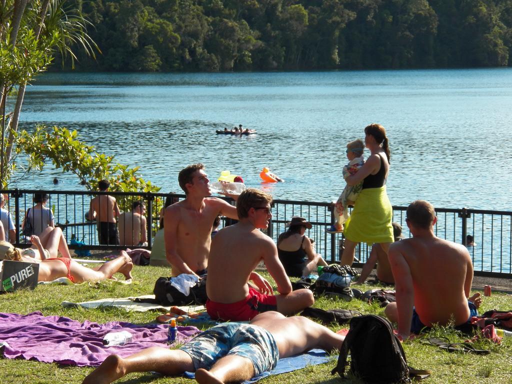 Lake Eacham Tourist Park & Cabins Esterno foto