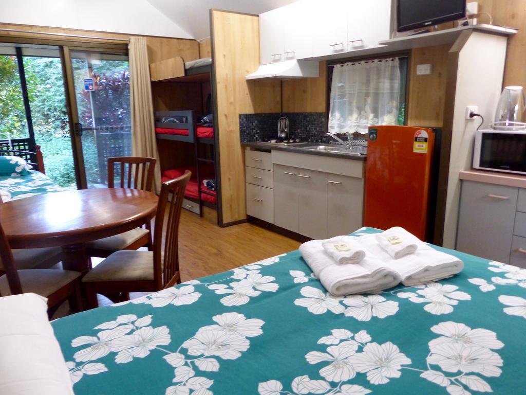 Lake Eacham Tourist Park & Cabins Esterno foto