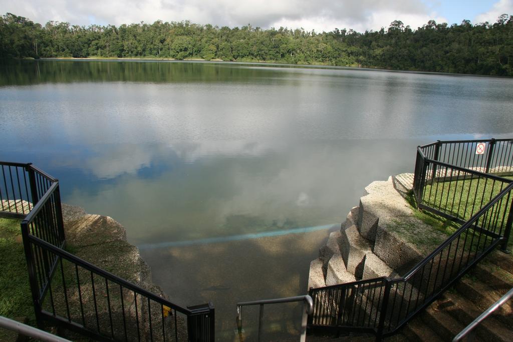 Lake Eacham Tourist Park & Cabins Esterno foto