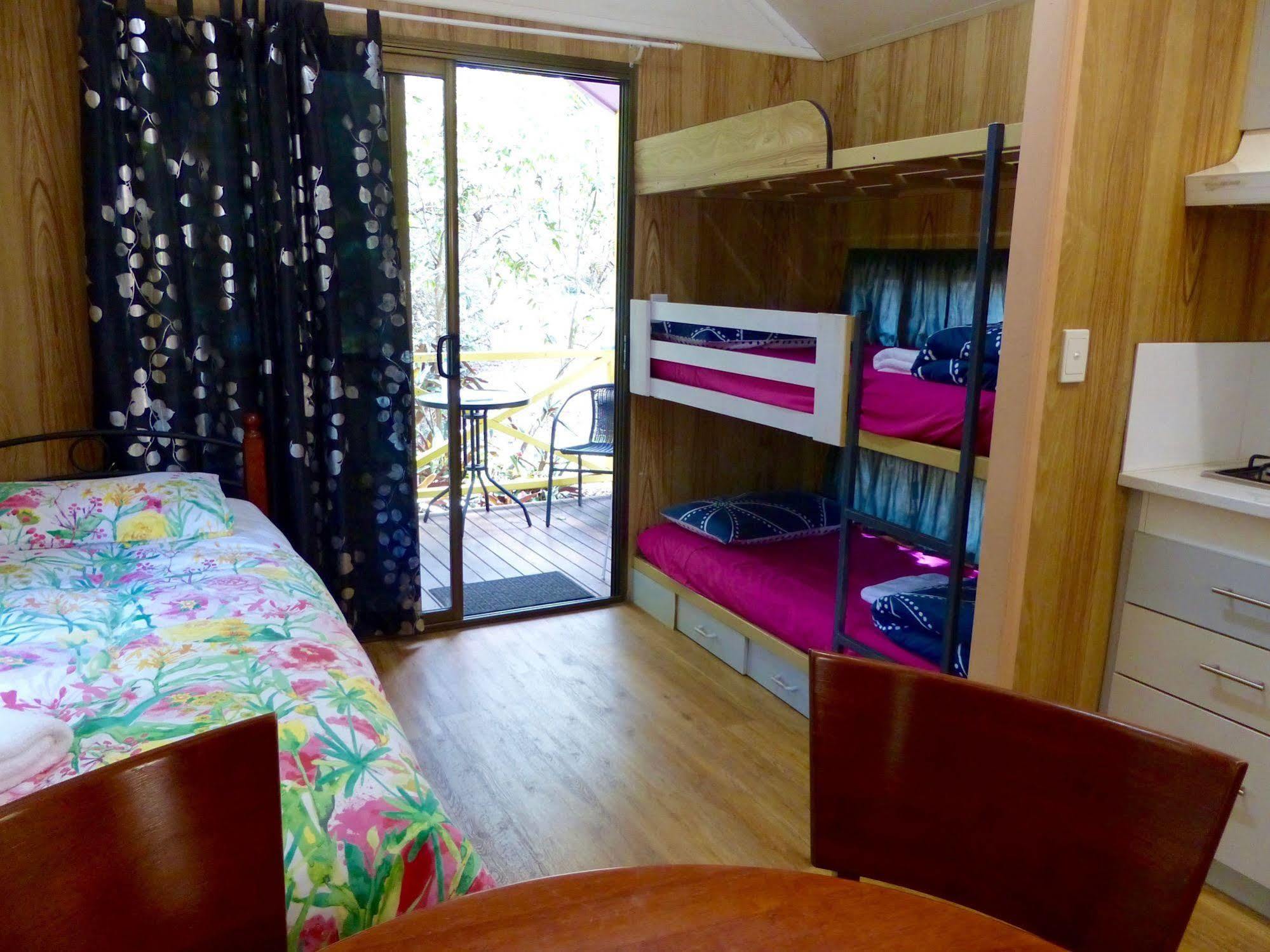 Lake Eacham Tourist Park & Cabins Esterno foto